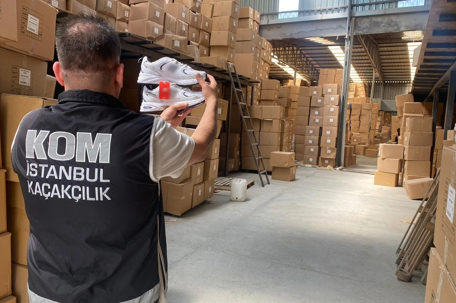 500 milyonluk kaçak ayakkabı operasyonu!