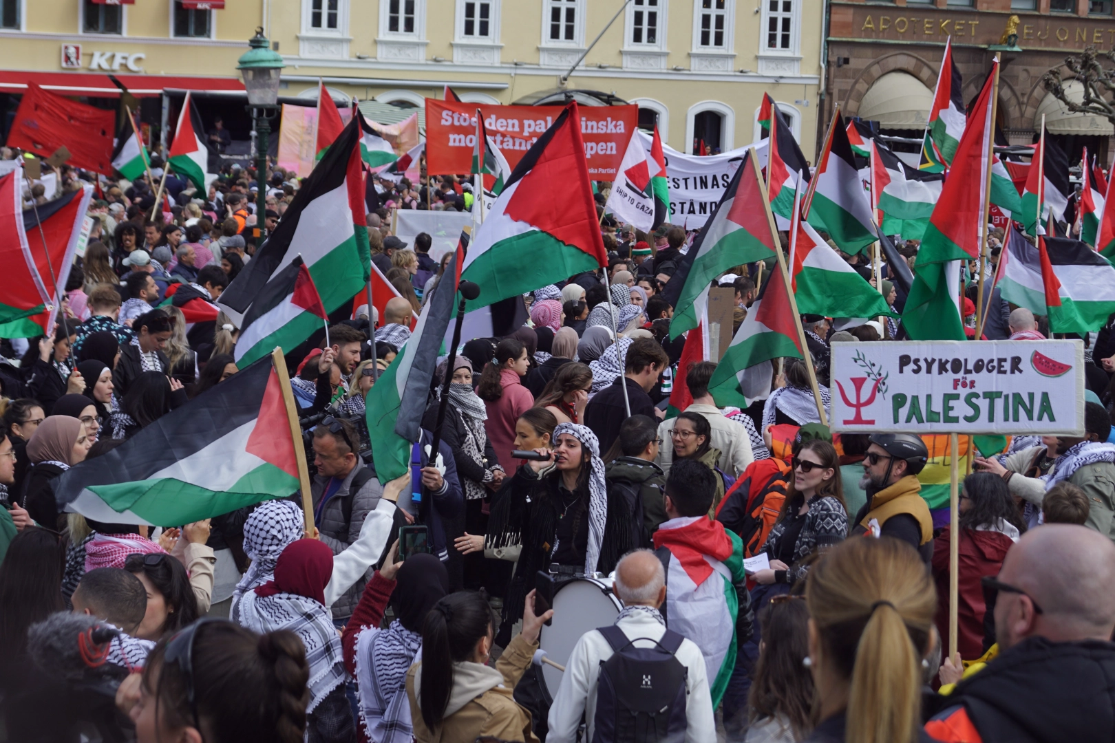 İsveç'te binlerce kişi İsrail'in Eurovision katılımını protesto etti haberinin görseli