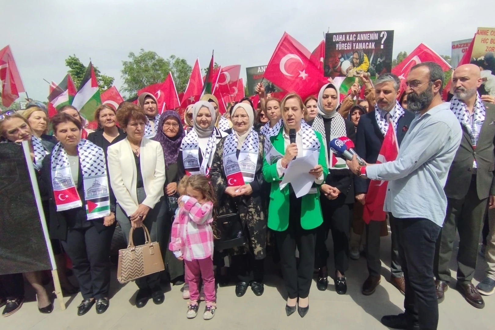 Anneler günü arifesinde Gazze raporu: 9 bin kadın İsrail saldırılarında can verdi haberinin görseli