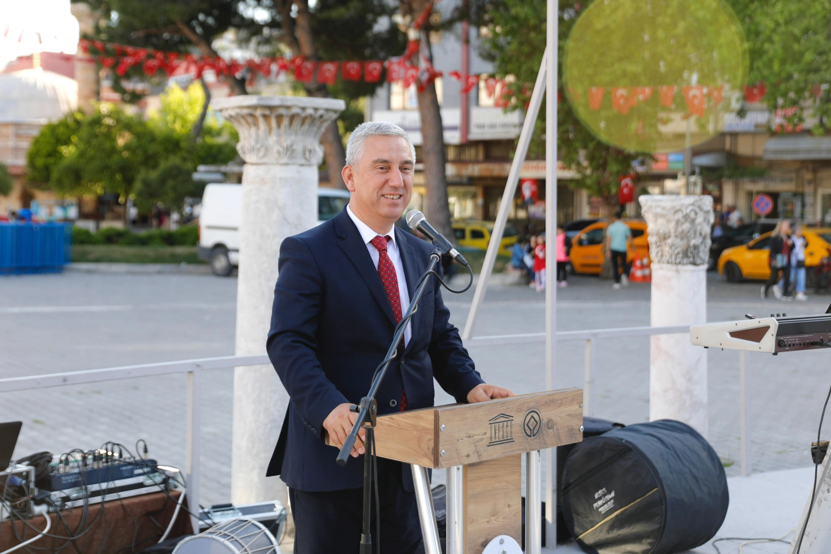 Bergama Belediye Başkanı Dr. Çelik'ten Engelliler Haftası mesajı haberinin görseli