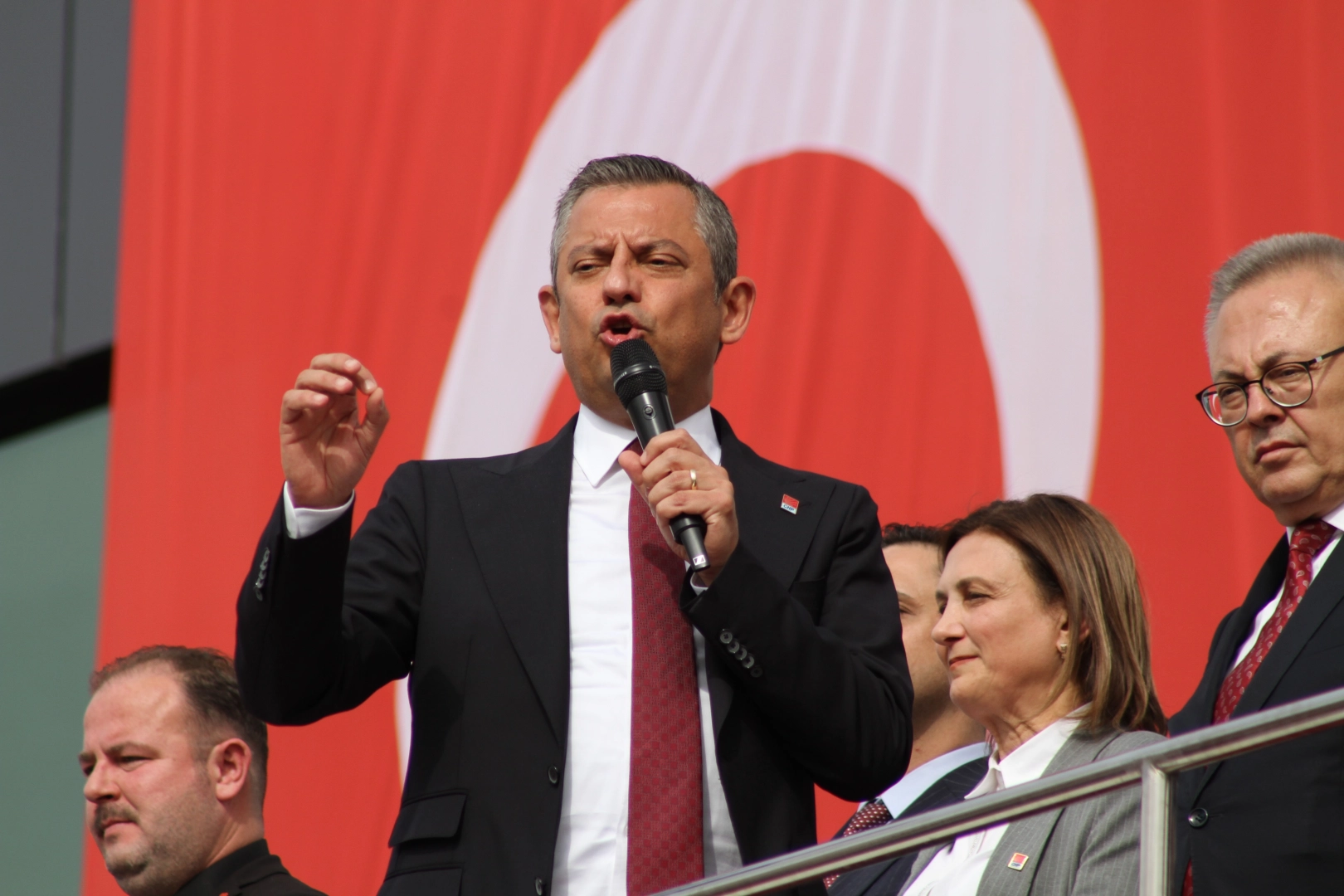 CHP Genel Başkanı Özel'den Uşak Belediyesine ziyaret