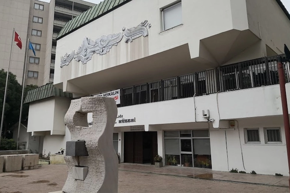 İzmir’de 7’nci Uluslararası Sanat Bienali başlıyor