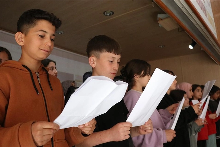 Müzikle buluşan nesiller: Üniversiteliler anadolu ezgilerini ortaokul alfa kuşağına taşıyor haberinin görseli