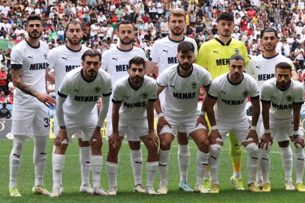 Yılmaz Vurallı Menemen uzatmada yıkıldı haberinin görseli