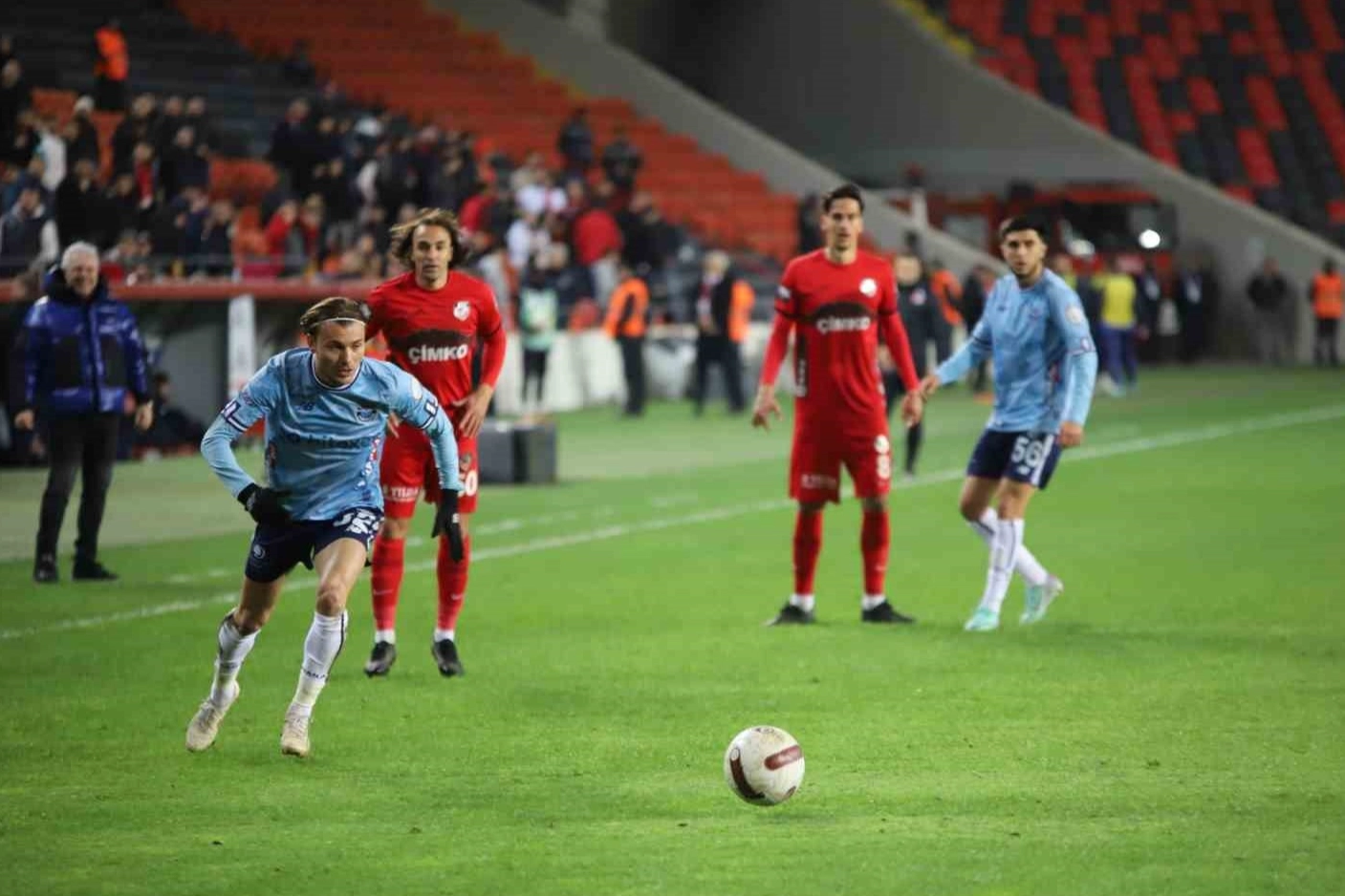 Adana Demirspor - Gaziantep FK maçı ne zaman, saat kaçta ve hangi kanalda?