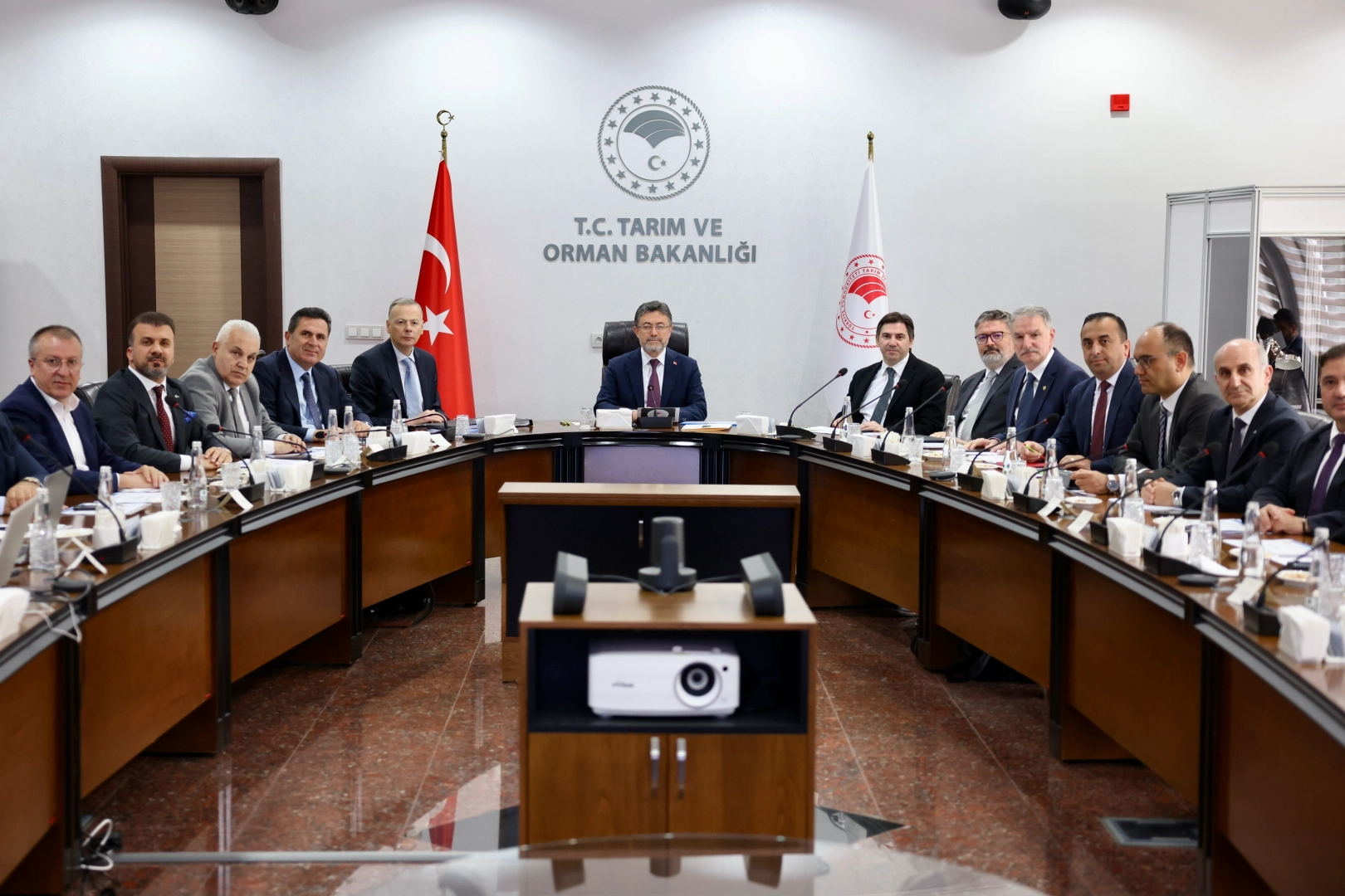 Bakan Yumaklı: 2023 yılında 31 milyar dolarlık bir ihracat geliri elde ettik haberinin görseli