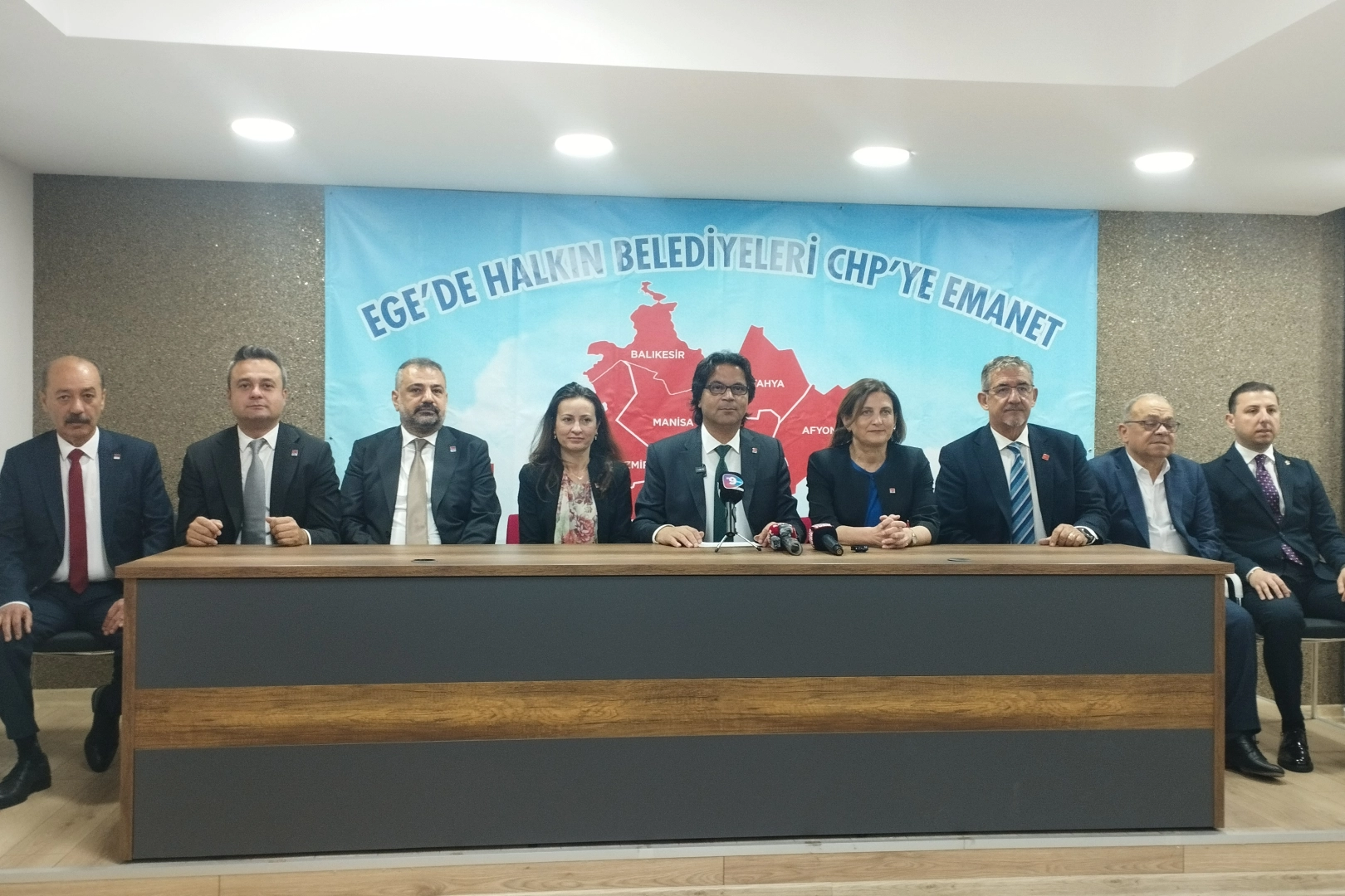 Horzum’dan AK Partili belediyelere ‘şatafat’ resti: Tasarruf bizi güçlendirir onlar düşünsün… haberinin görseli