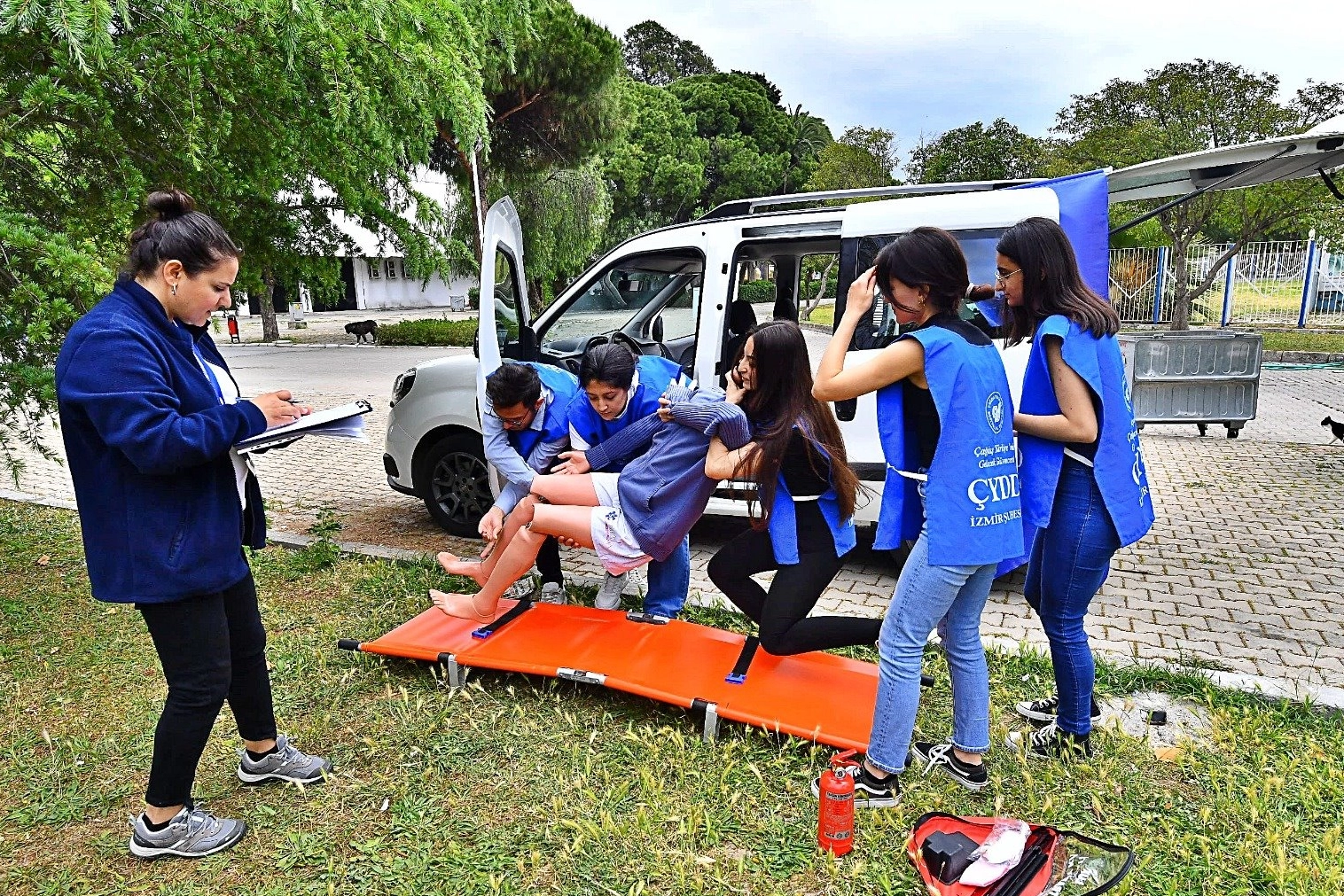 İzmir'de gençler hayat kurtarmak için yarıştı  haberinin görseli