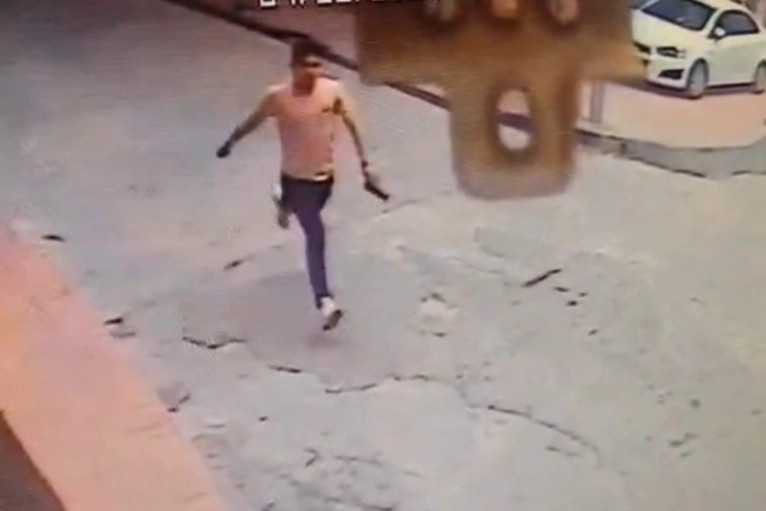 Beyoğlu’nda silahlı dedikodu saldırısı: 16 yaşındaki çocuk yaşıtını vurdu