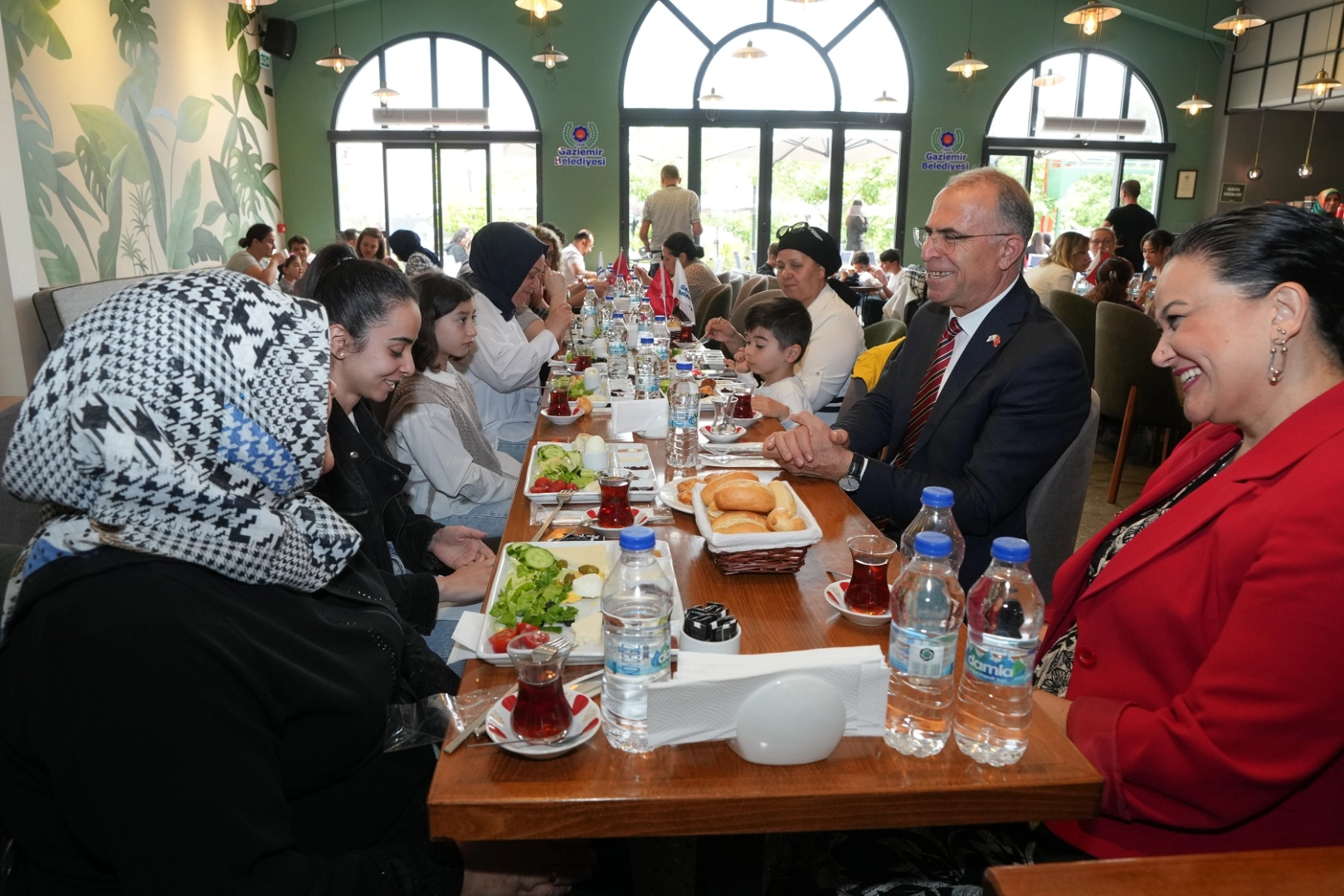 Başkan Ünal Işık, şehit anneleri ve eşleriyle bir araya geldi