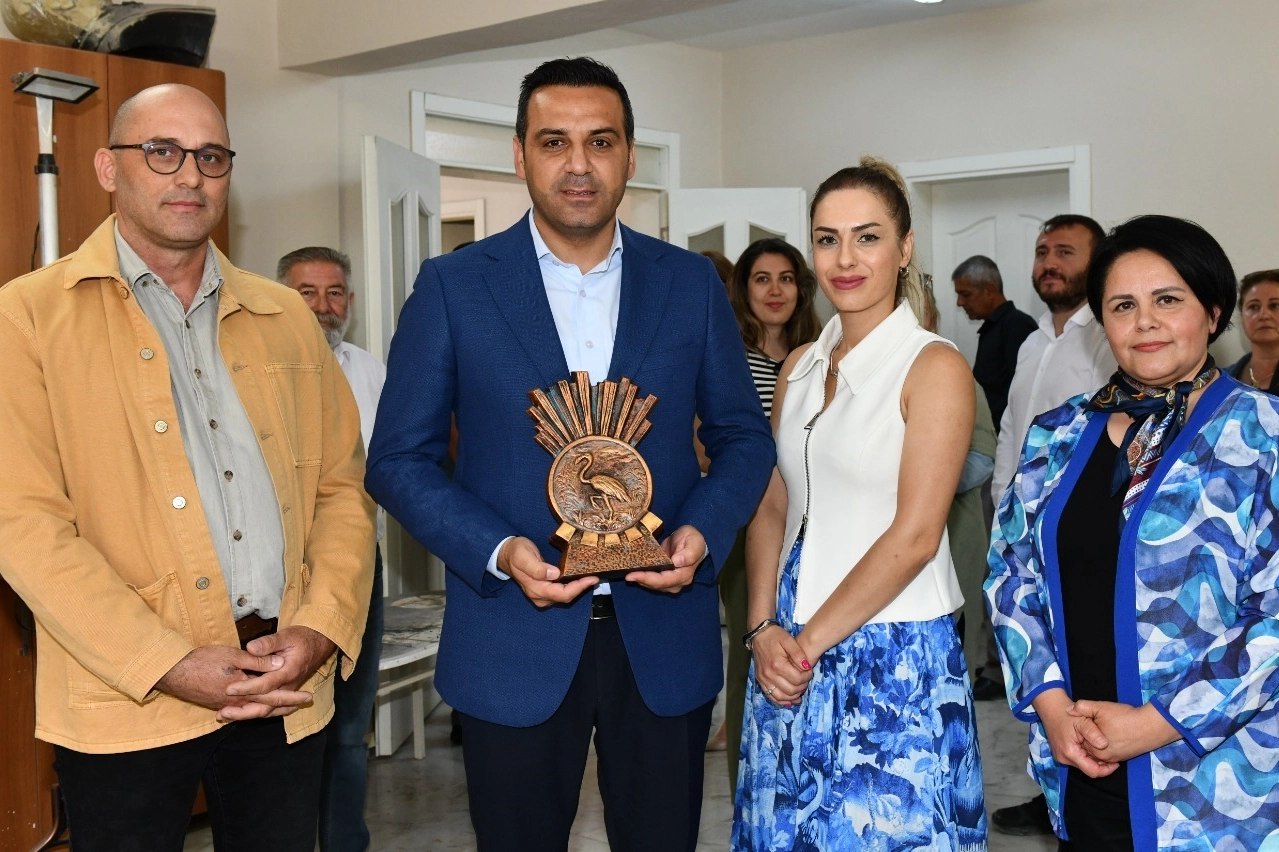 Çiğli Belediyesi Karma Resim Sergisi sanatseverler ile buluştu haberinin görseli