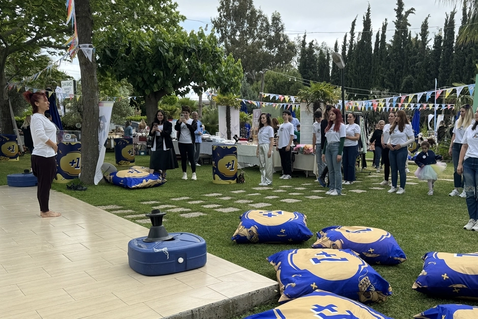 İzmir'de çocuklar yararına bahar şenliği haberinin görseli
