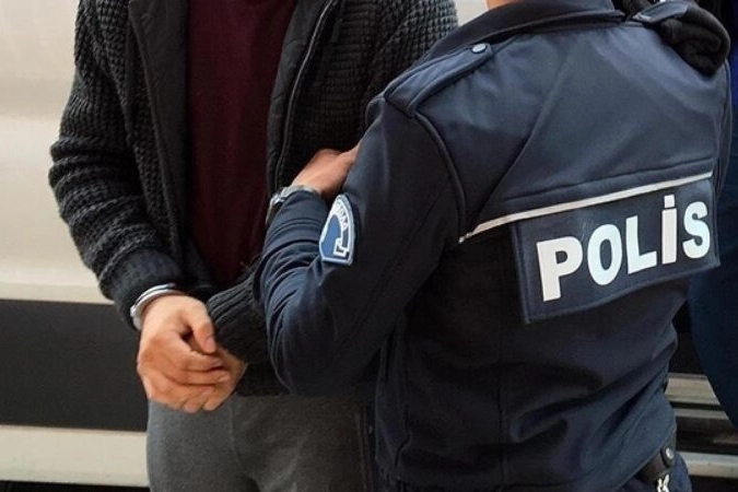 İzmir haber: Bayraklı’da kesinleşmiş hapiz cezası bulunan şahıs kıskıvrak yakalandı