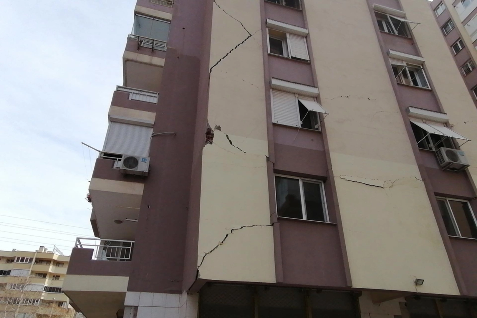 Yapılara yeni koşullar getirecek önergelerde rötar haberinin görseli