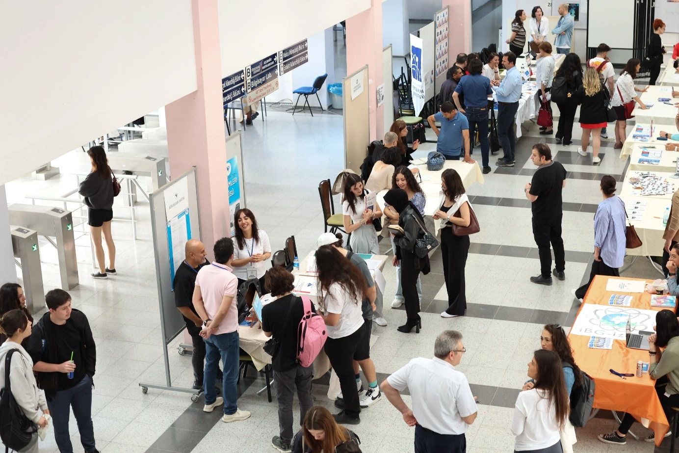 DEÜ’de lisansüstü eğitime dev tanıtım atağı: Akademik gelişim fırsatları ve yetkinlik geliştirme programlarıyla öne çıkıyor!