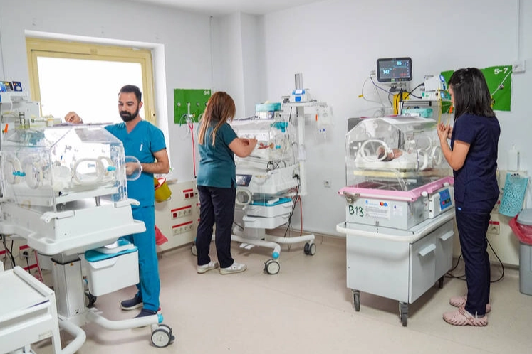 Diyarbakır'da hemşireler minik canlar için emek veriyor haberinin görseli
