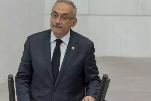 İYİ Parti'de yaprak dökümü devam ediyor! haberinin görseli