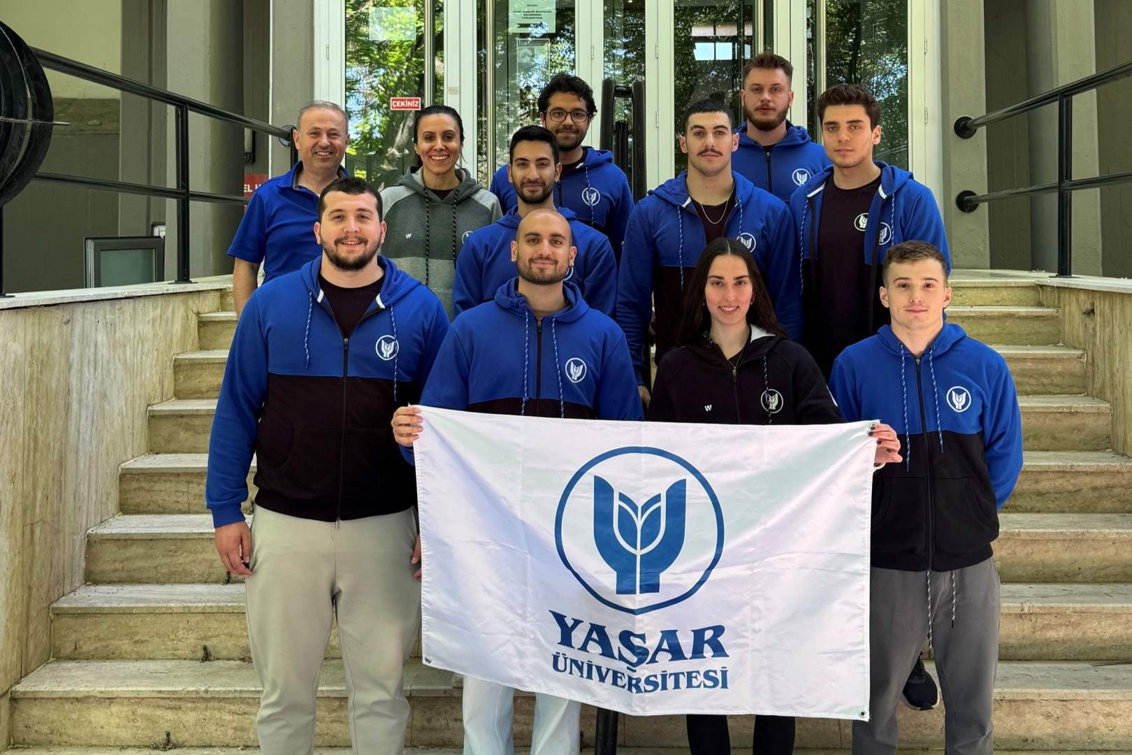 Yüzmede madalyaları topladılar haberinin görseli