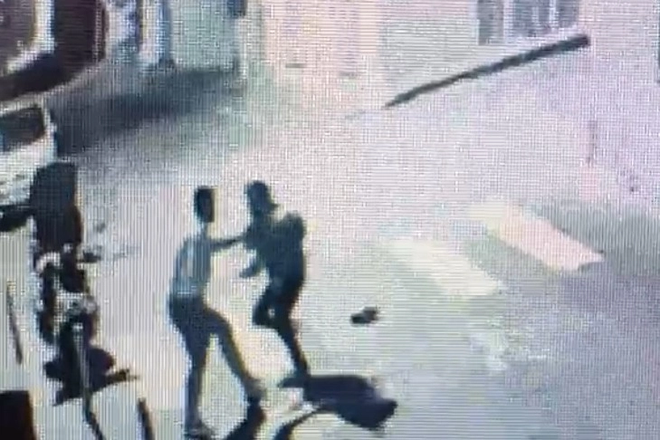Öldürülen kuryenin saldırıya uğradığı anlar kameraya yansıdı haberinin görseli