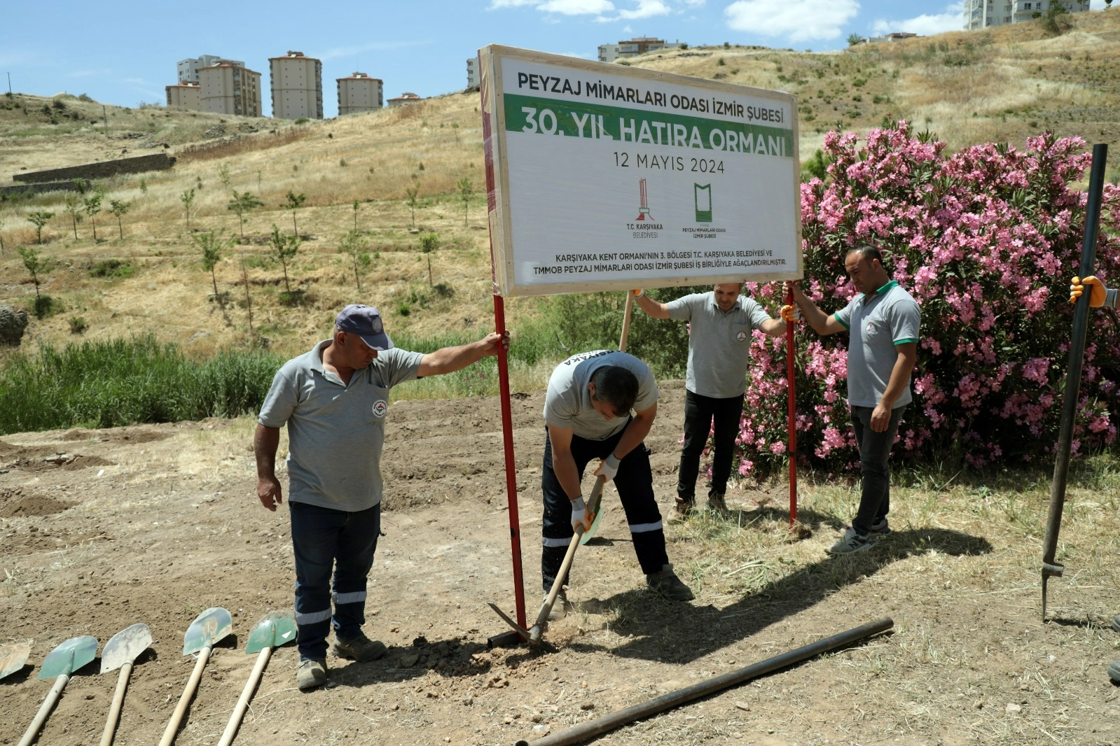 Peyzaj Mimarları Odası İzmir Şubesi'nden Karşıyaka’ya hatıra ormanı