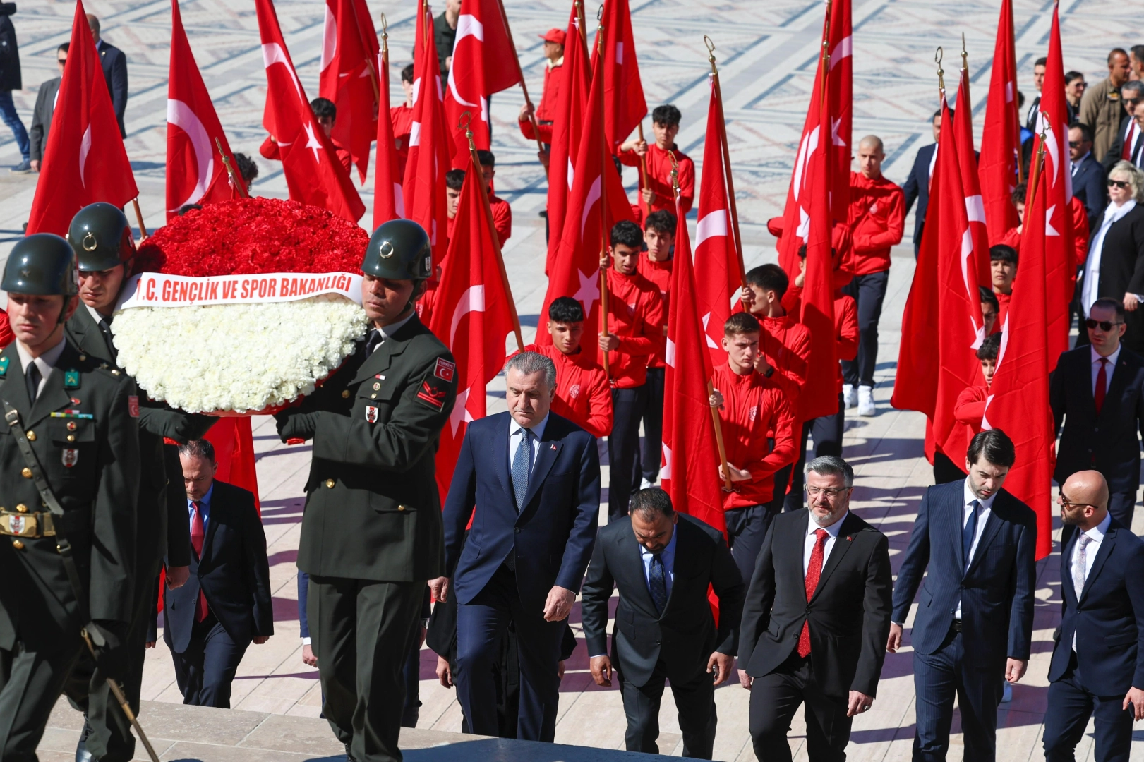 Bakan Bak, Anıtkabir’i ziyaret etti