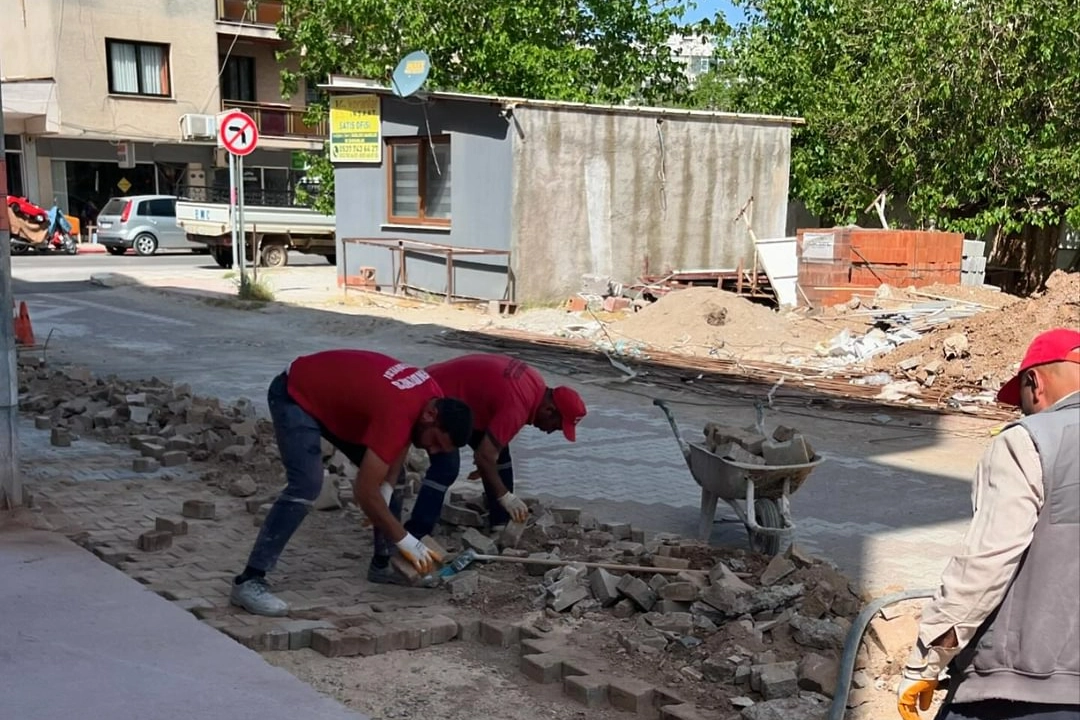 Menderes’te bozuk yollar düzeltiliyor