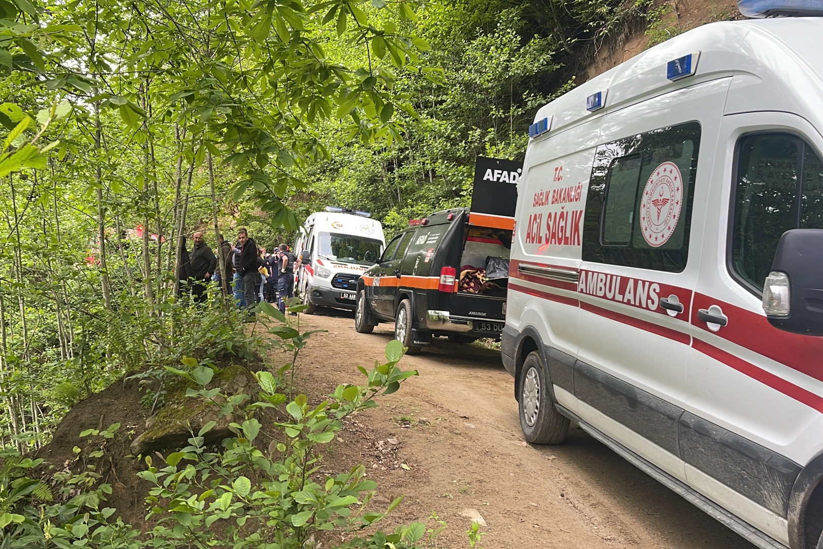 Rize'de feci kaza! Kontrolden çıkan araç uçuruma yuvarlandı: 1 ölü, 4 yaralı