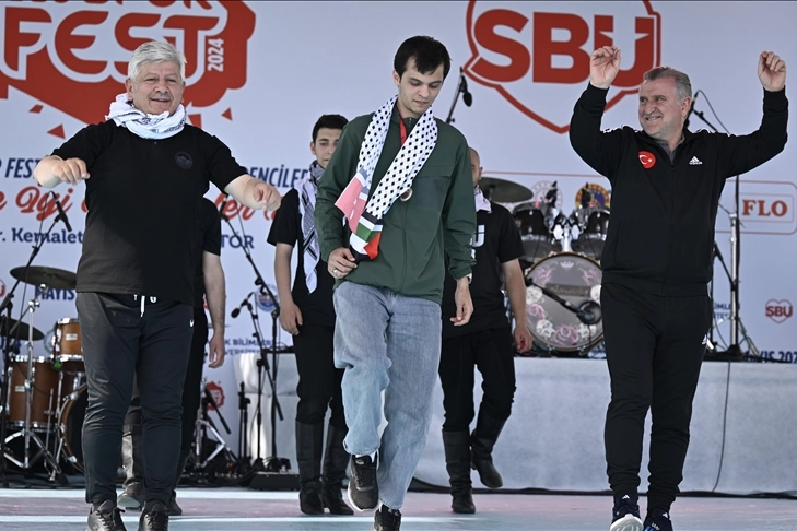 Bakan Osman Aşkın Bak'tan dabke dansı