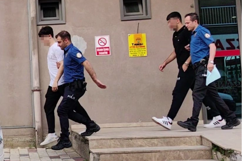 Saldırganlar tarafından öldüresiye dövülen 14 yaşındaki çocuğun kalbi durdu! haberinin görseli