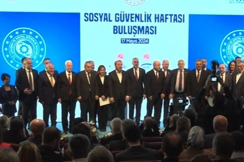 SGK Başkanı Raci Kaya:  SGK, Dijital dönüşümle birlikte hizmet kalitesini en üst seviyeye çıkarmıştır haberinin görseli