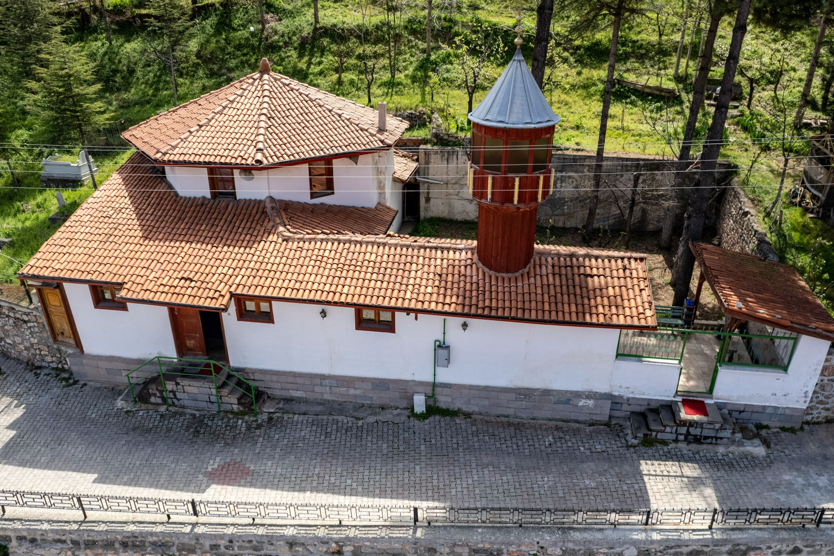 Tokat'ın tarihi hazinesi: 660 yıllık Ahi Paşa Camii ziyaretçileri büyülüyor