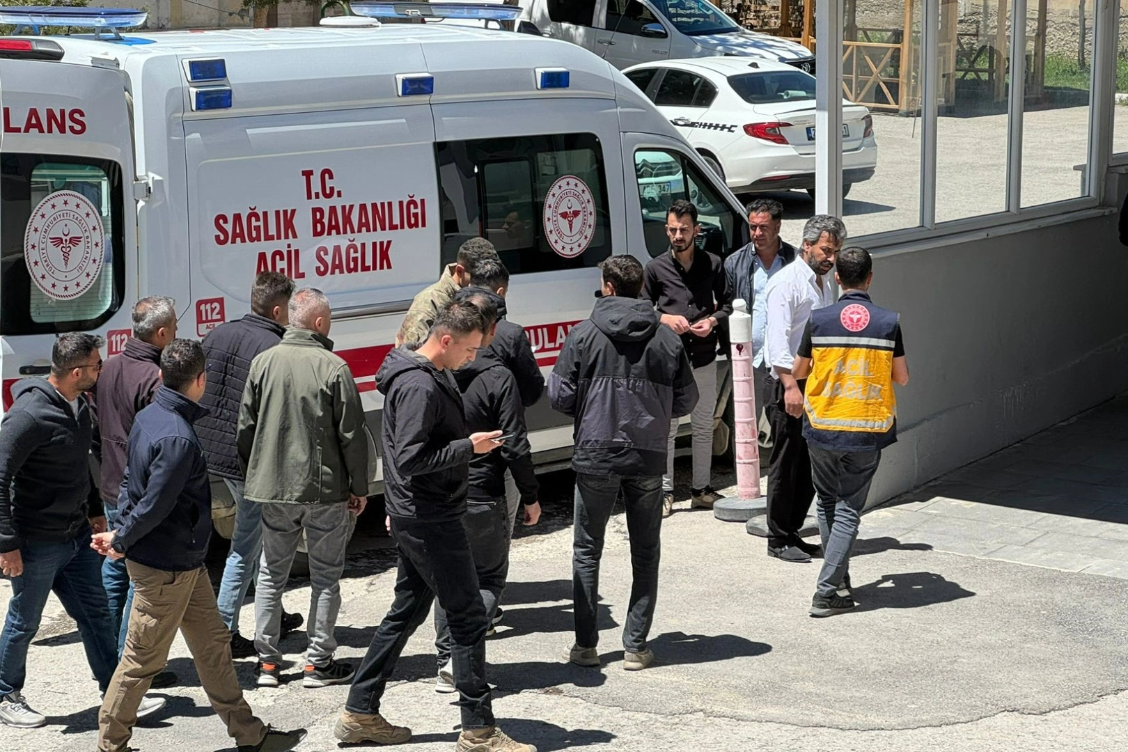 Askeri araç devrildi: Çok sayıda asker yaralandı! haberinin görseli