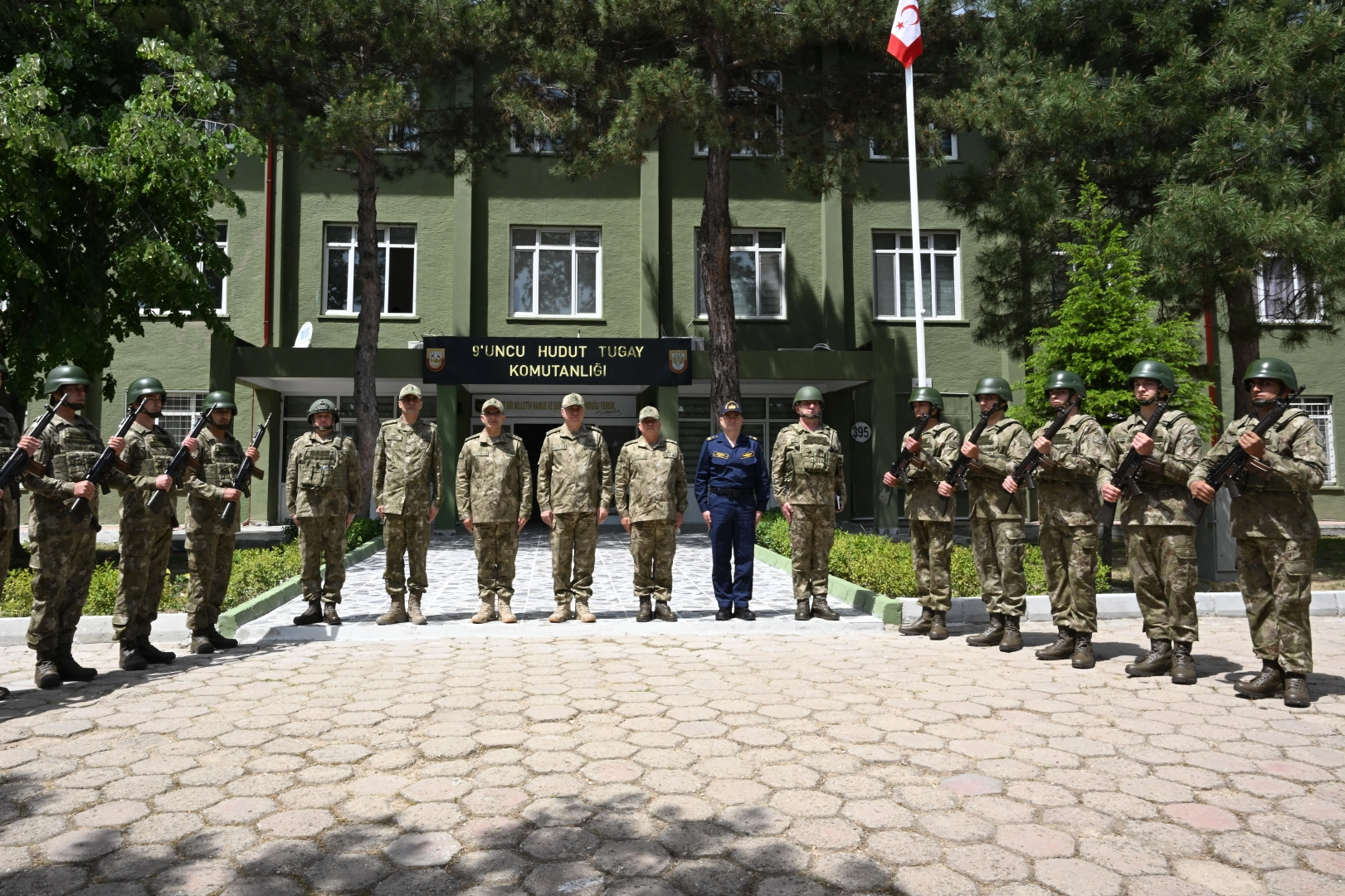 Genelkurmay Başkanı Gürak, sınır hattında ncelemelerde bulundu haberinin görseli