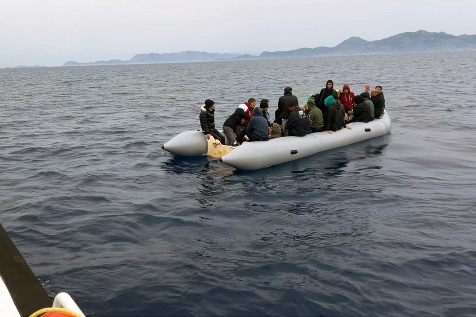 Muğla'da Yunanistan’ın ittiği düzensiz göçmenler kurtarıldı