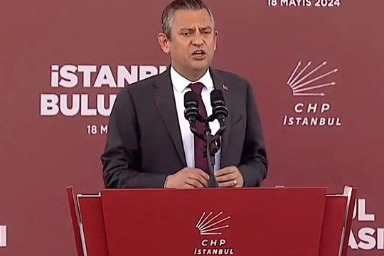 Özel Cumhurbaşkanı Erdoğan'a seslendi: Madem atamayacaktın, bu 1 milyon günahsızı niye okuttun? Niye umut verdin, niye onlara sırtını dönüyorsun? haberinin görseli