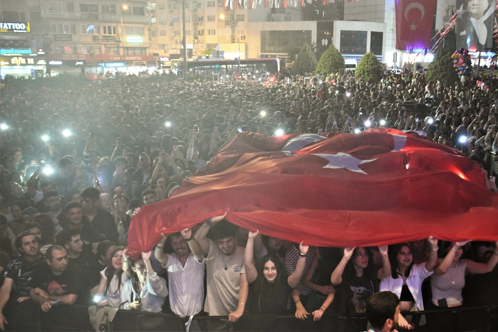 19 Mayıs coşkusu Bornova’yı sardı