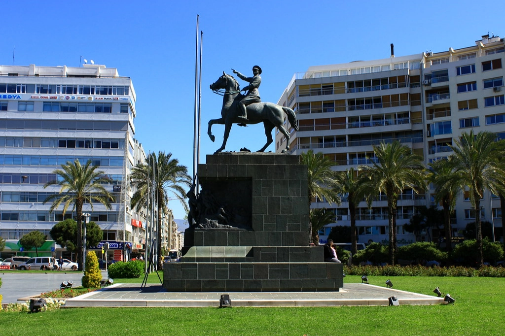 CHP İzmir İl Başkanlığı 19 Mayıs coşkusunu Cumhuriyet Meydanı'nda yaşayacak