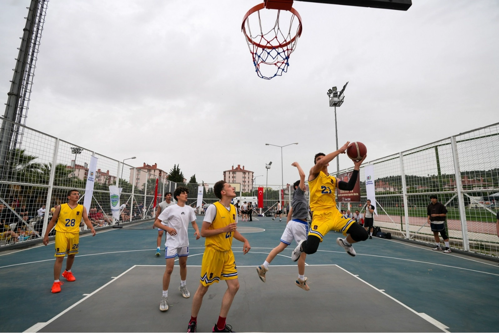 Heyecan dorukta! Gaziemir'deki Streetball Turnuvası’nda zaferin adı belli oldu