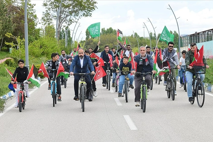 Van'da pedallar İsrail'in Gazze'ye saldırılarını protesto etmek için çevrildi