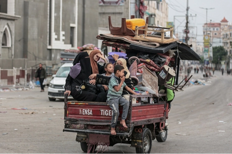 BM uyardı: İsrail saldırılarından kaçan Filistinlilerin sayısı 810 bini aştı haberinin görseli