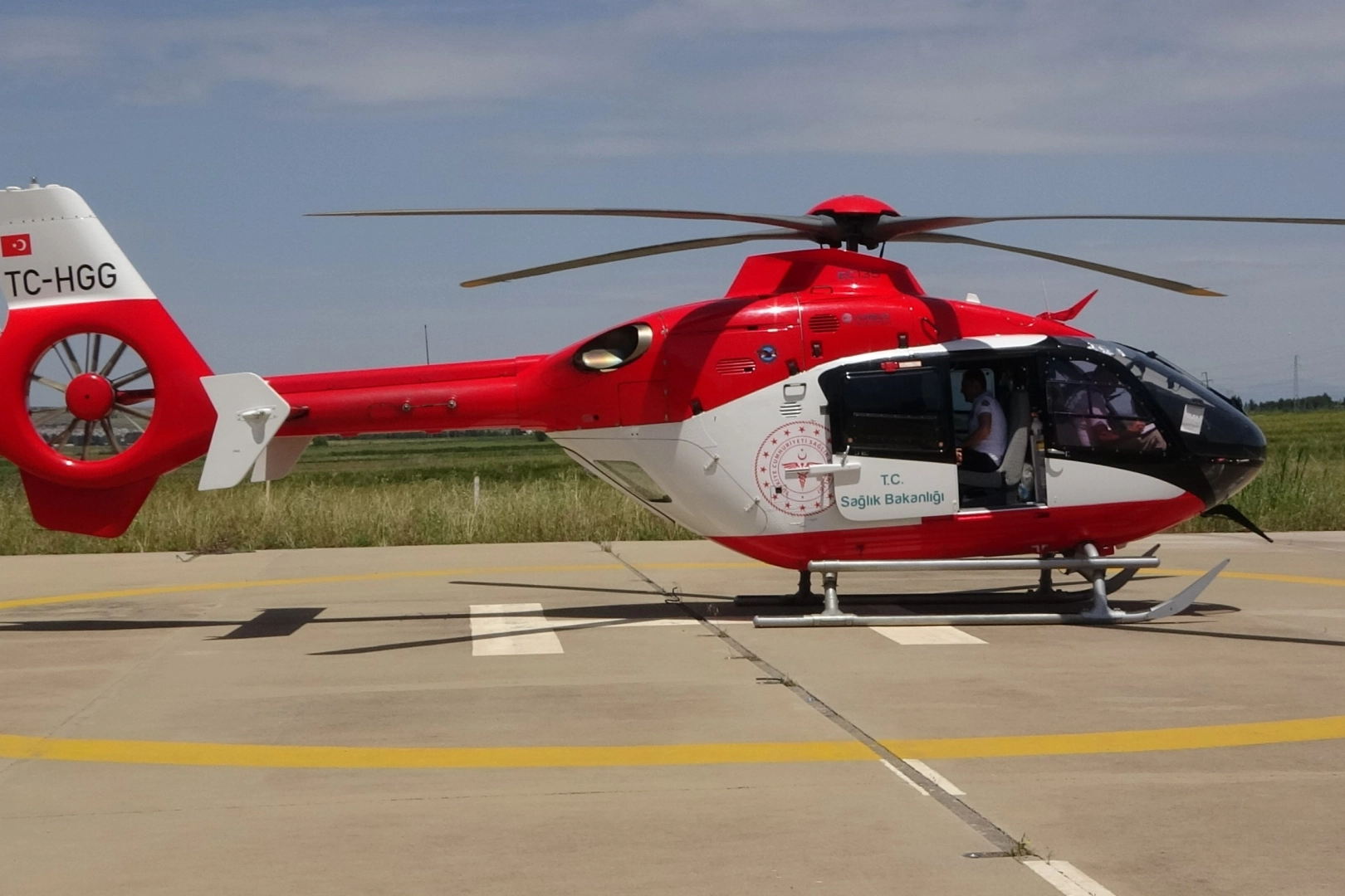 Kaynar süt kazanına düşen çocuk için ambulans helikopter havalandı