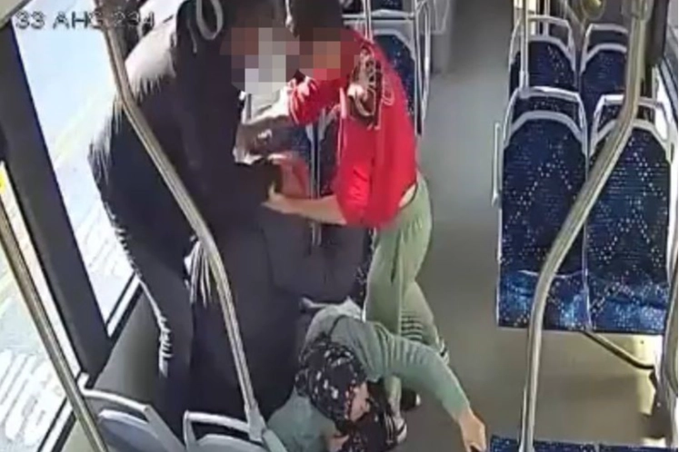 Okul müdürü ve oğlu otobüste darp etmişti: Yaşlı adam hayatını kaybetti haberinin görseli