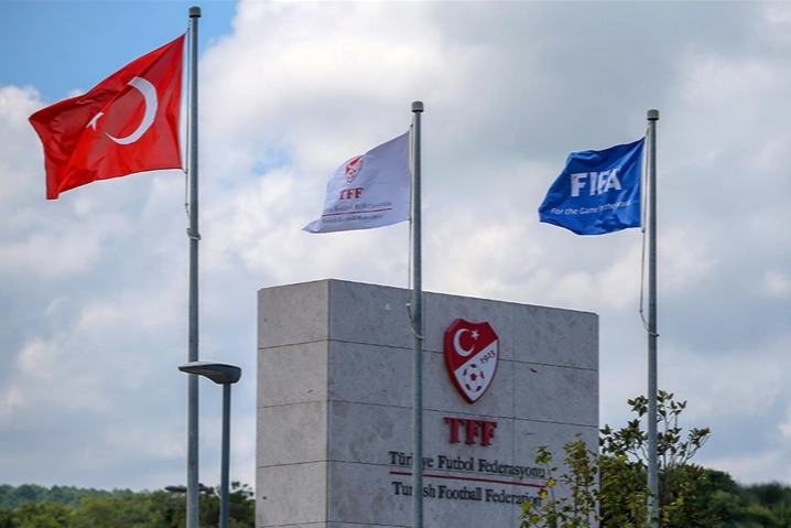 PFDK kararları açıklandı: Fenerbahçeli oyunculara ceza yağdı haberinin görseli