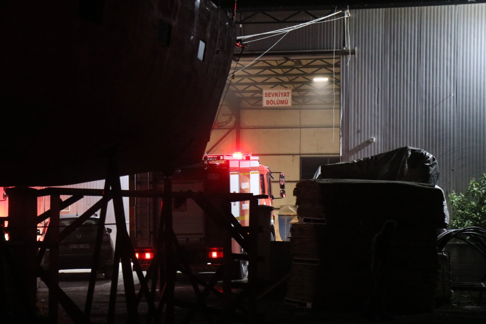 Sakarya'da kereste fabrikası alev aldı haberinin görseli