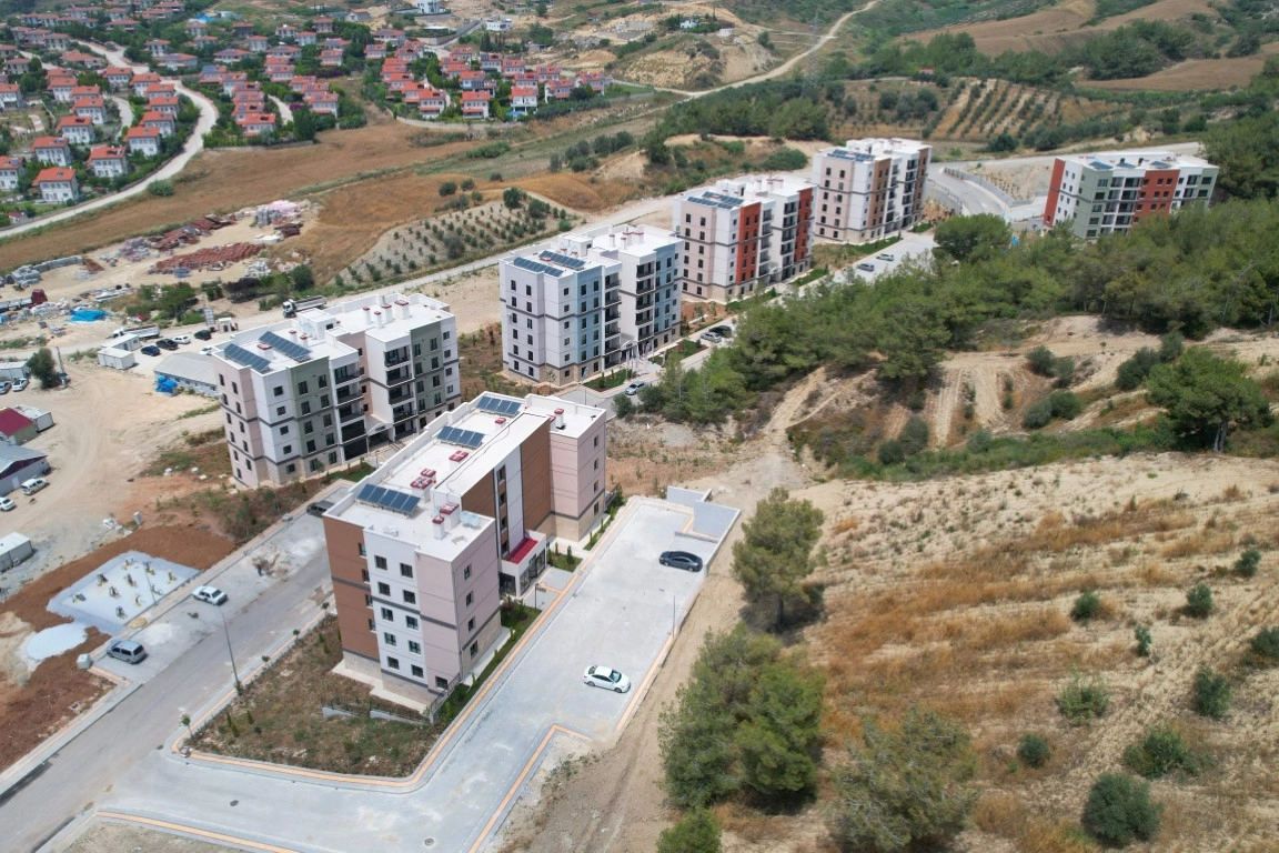 Adana'da deprem konutlarında hayat başladı haberinin görseli
