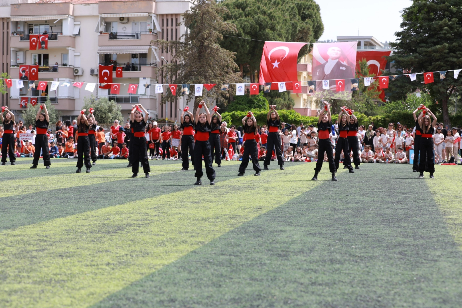 Efes Selçuk Belediyesi'nden halk oyunlarına destek