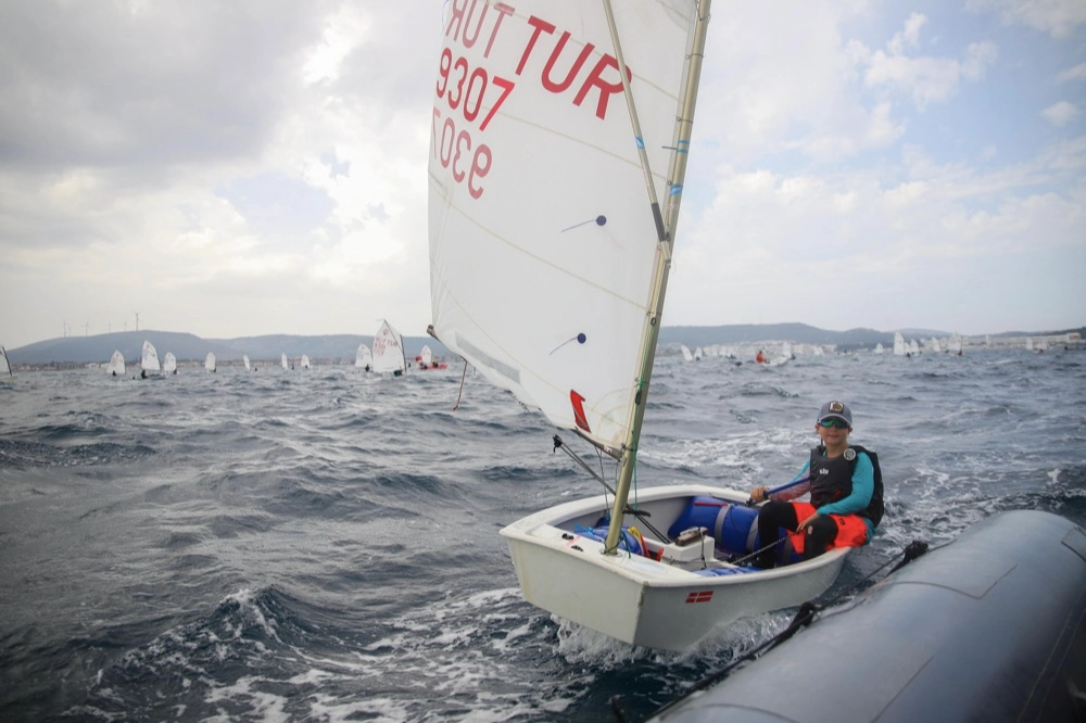 Çeşme'de TYF Kamil Yıldırım Optimist Trofesi Yelken Yarışları başladı