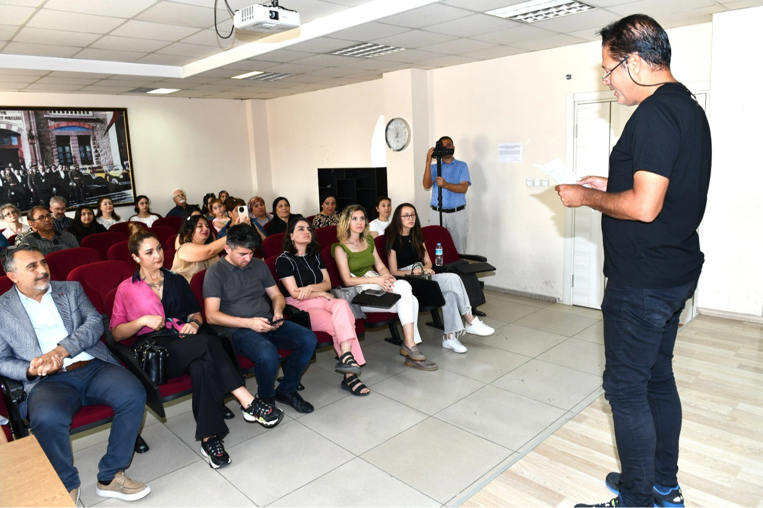 Çiğli Belediyesi Türkçe Okuma Yazma Kursu'nda sertifikalar verildi