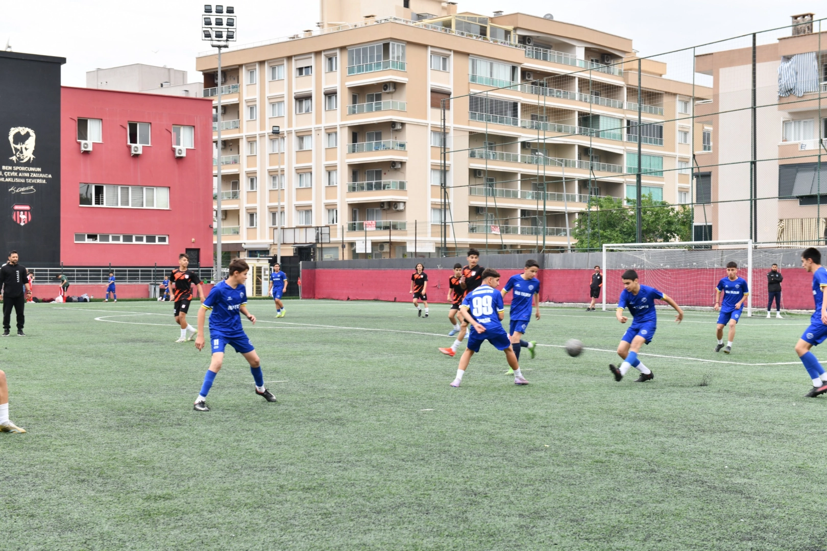 Çiğli Belediyesi'nde yaz spor okulu için kayıtlar başlıyor: 33 farklı branşta eğitim