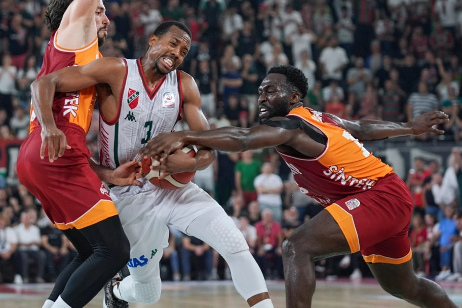 TBF'den Pınar Karşıyaka’ya ceza yağmuru! haberinin görseli